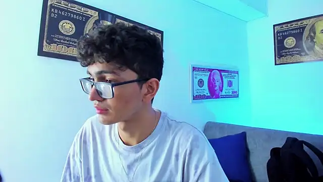 Snapshot of TylerWhite_ chatting on February 4, 10:00 am TylerWhite  online show from February 4, 10:00 am