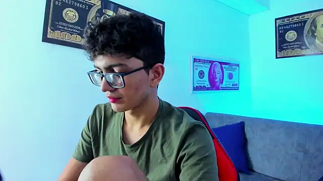 Snapshot of TylerWhite_ chatting on February 5, 2:51 am TylerWhite  online show from February 5, 2:51 am