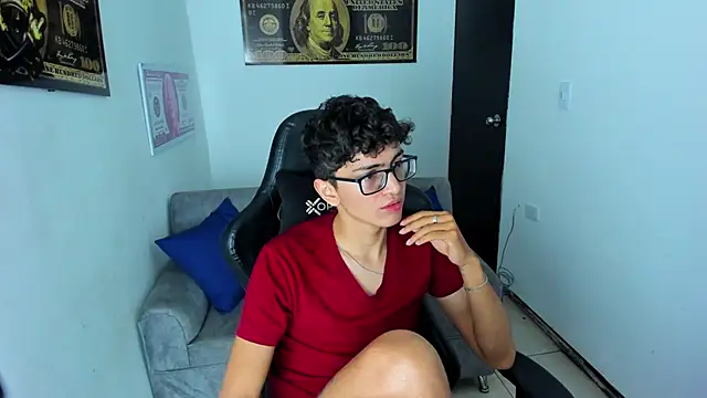 Snapshot of TylerWhite_ chatting on February 7, 3:01 am TylerWhite  online show from February 7, 3:01 am