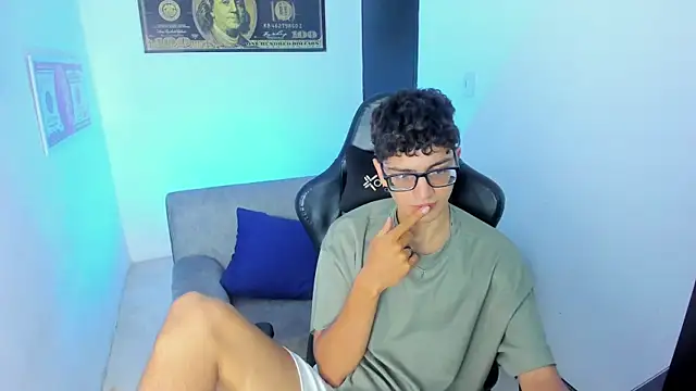 Snapshot of TylerWhite_ chatting on February 8, 2:58 am TylerWhite  online show from February 8, 2:58 am