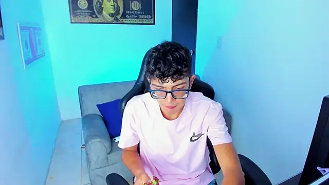 Snapshot of TylerWhite_ chatting on February 9, 2:49 am TylerWhite  online show from February 9, 2:49 am