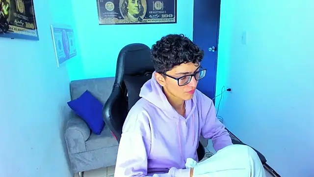 Snapshot of TylerWhite_ chatting on February 12, 2:56 am TylerWhite  online show from February 12, 2:56 am