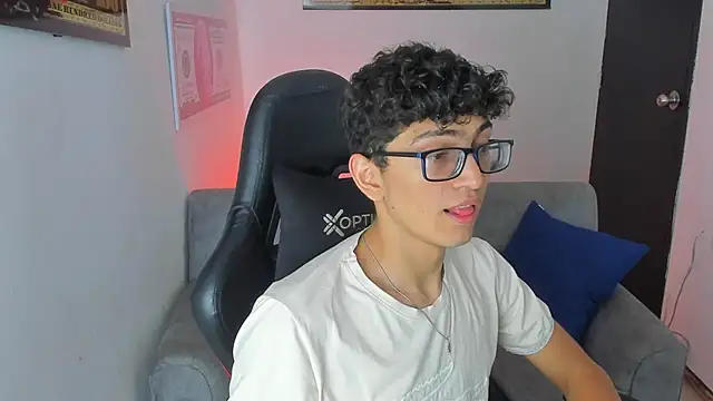 Snapshot of TylerWhite_ chatting on February 14, 2:50 am TylerWhite  online show from February 14, 2:50 am