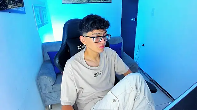 Snapshot of TylerWhite_ chatting on February 18, 2:59 am TylerWhite  online show from February 18, 2:59 am