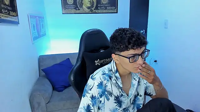 Snapshot of TylerWhite_ chatting on February 19, 2:55 am TylerWhite  online show from February 19, 2:55 am