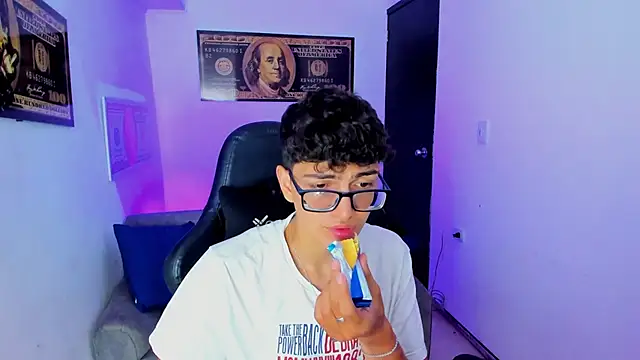 Snapshot of TylerWhite_ chatting on February 25, 2:47 am TylerWhite  online show from February 25, 2:47 am