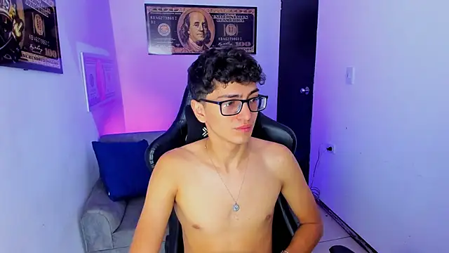 Snapshot of TylerWhite_ chatting on February 25, 5:52 am TylerWhite  online show from February 25, 5:52 am