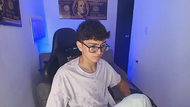 Snapshot of TylerWhite_ chatting on February 27, 3:04 am TylerWhite  online show from February 27, 3:04 am