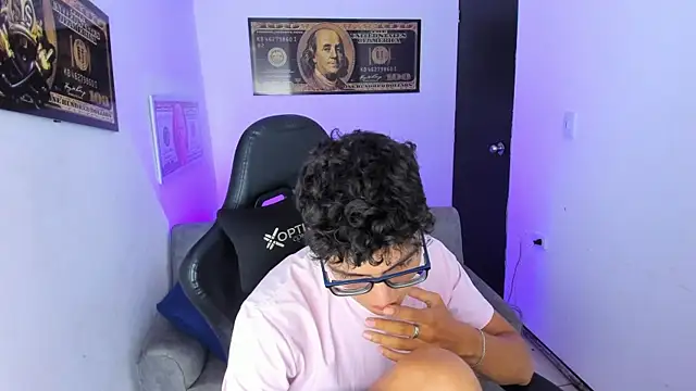 Snapshot of TylerWhite_ chatting on March 2, 2:51 am TylerWhite  online show from March 2, 2:51 am