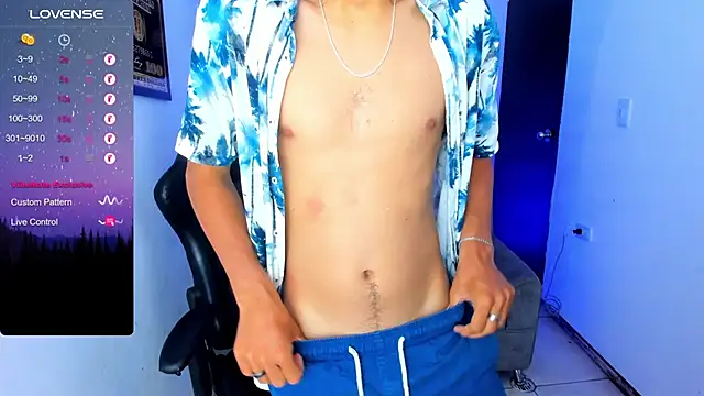 Snapshot of TylerWhite_ chatting on March 5, 5:29 am TylerWhite  online show from March 5, 5:29 am