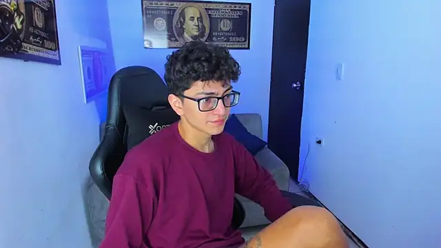 Snapshot of TylerWhite_ chatting on March 7, 6:02 am TylerWhite  online show from March 7, 6:02 am