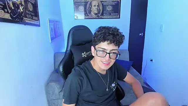 Snapshot of TylerWhite_ chatting on March 8, 8:55 am TylerWhite  online show from March 8, 8:55 am