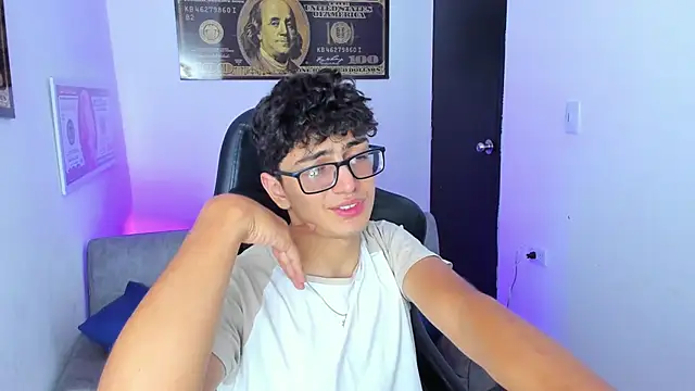 Snapshot of TylerWhite_ chatting on March 9, 3:11 am TylerWhite  online show from March 9, 3:11 am