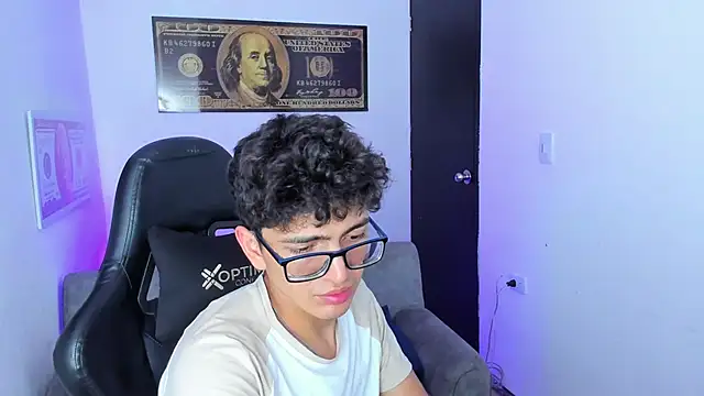 Snapshot of TylerWhite_ chatting on March 9, 6:50 am TylerWhite  online show from March 9, 6:50 am