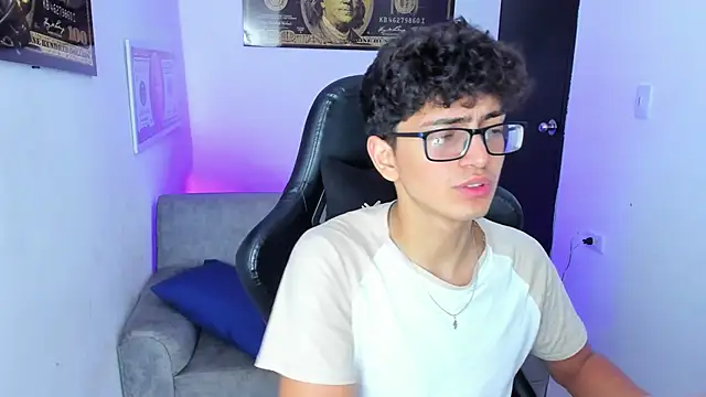 Snapshot of TylerWhite_ chatting on March 9, 9:57 am TylerWhite  online show from March 9, 9:57 am