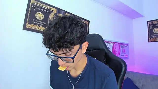 Snapshot of TylerWhite_ chatting on March 11, 2:54 am TylerWhite  online show from March 11, 2:54 am