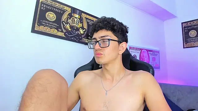 Snapshot of TylerWhite_ chatting on March 11, 6:00 am TylerWhite  online show from March 11, 6:00 am