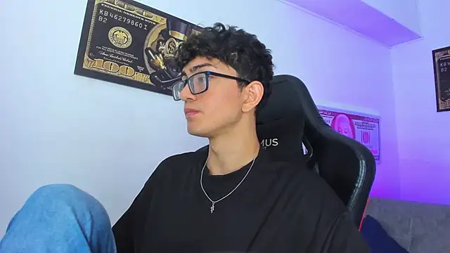 Snapshot of TylerWhite_ chatting on March 12, 2:52 am TylerWhite  online show from March 12, 2:52 am