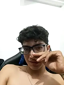 Snapshot of TylerWhite_ chatting on March 13, 3:54 am TylerWhite  online show from March 13, 3:54 am