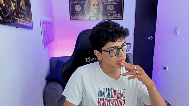 Snapshot of TylerWhite_ chatting on March 14, 6:10 am TylerWhite  online show from March 14, 6:10 am