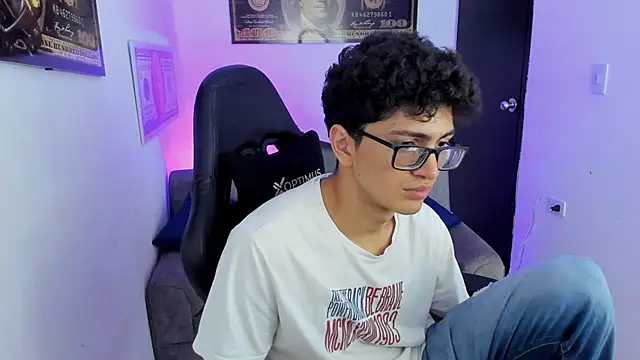 Snapshot of TylerWhite_ chatting on March 14, 9:14 am TylerWhite  online show from March 14, 9:14 am