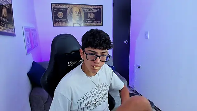 Snapshot of TylerWhite_ chatting on March 15, 2:46 am TylerWhite  online show from March 15, 2:46 am