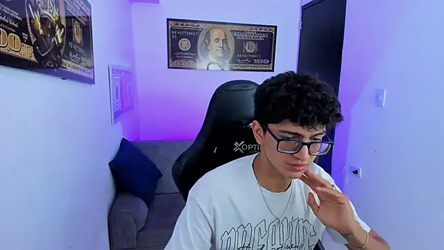 Snapshot of TylerWhite_ chatting on March 15, 5:52 am TylerWhite  online show from March 15, 5:52 am