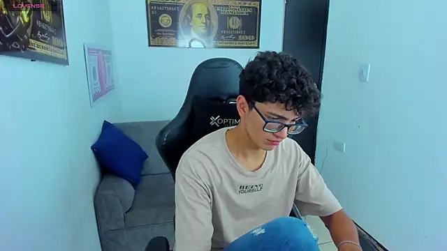 Snapshot of TylerWhite_ chatting on March 16, 2:53 am TylerWhite  online show from March 16, 2:53 am