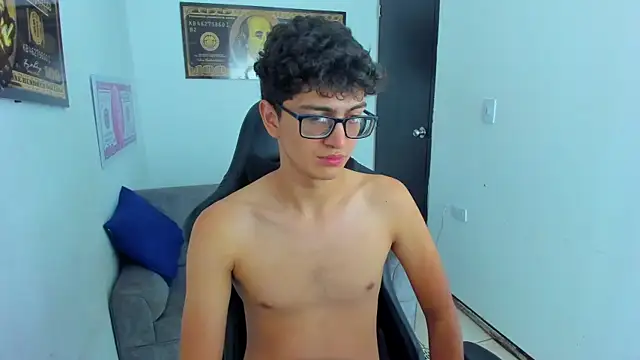 Snapshot of TylerWhite_ chatting on March 16, 5:58 am TylerWhite  online show from March 16, 5:58 am