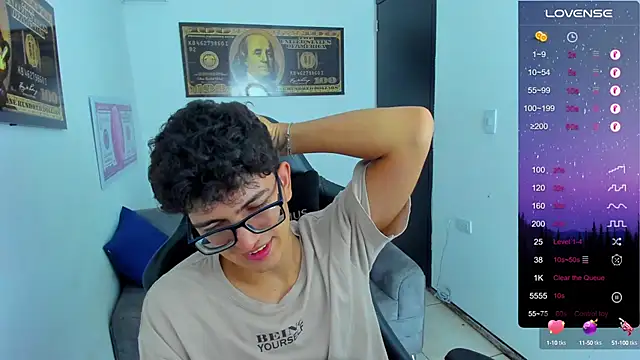 Snapshot of TylerWhite_ chatting on March 16, 9:05 am TylerWhite  online show from March 16, 9:05 am