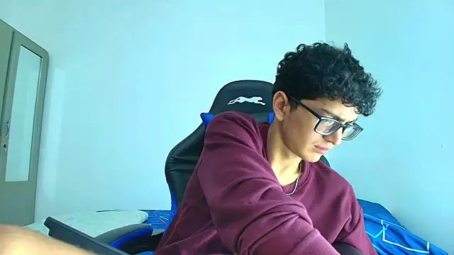 Snapshot of TylerWhite_ chatting on March 21, 3:22 am TylerWhite  online show from March 21, 3:22 am