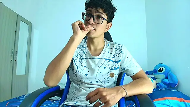 Snapshot of TylerWhite_ chatting on March 22, 3:20 am TylerWhite  online show from March 22, 3:20 am