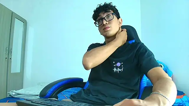 Snapshot of TylerWhite_ chatting on March 22, 7:20 pm TylerWhite  online show from March 22, 7:20 pm