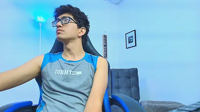 Snapshot of TylerWhite_ chatting on September 9, 4:34 am TylerWhite  online show from September 9, 4:34 am