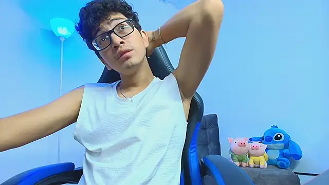 Snapshot of TylerWhite_ chatting on September 11, 4:01 am TylerWhite  online show from September 11, 4:01 am