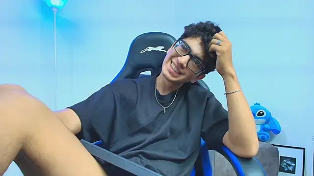 Snapshot of TylerWhite_ chatting on September 12, 4:12 am TylerWhite  online show from September 12, 4:12 am