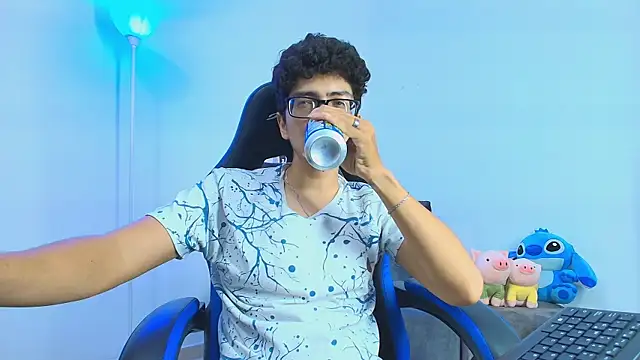 Snapshot of TylerWhite_ chatting on September 18, 3:52 am TylerWhite  online show from September 18, 3:52 am