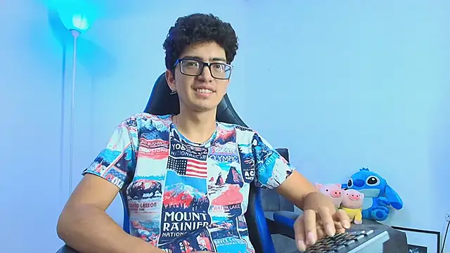 Snapshot of TylerWhite_ chatting on September 19, 6:15 am TylerWhite  online show from September 19, 6:15 am