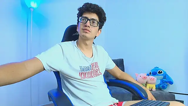 Snapshot of TylerWhite_ chatting on September 20, 5:08 am TylerWhite  online show from September 20, 5:08 am