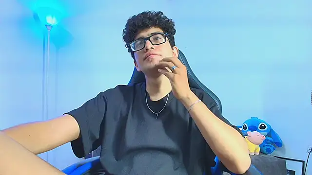 Snapshot of TylerWhite_ chatting on September 24, 5:00 am TylerWhite  online show from September 24, 5:00 am