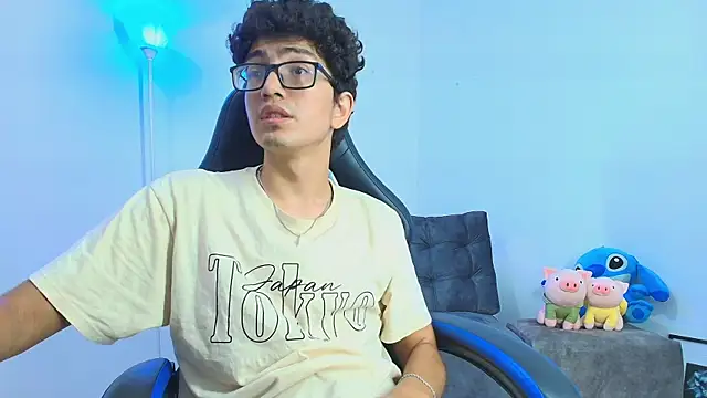 Snapshot of TylerWhite_ chatting on September 28, 6:57 pm TylerWhite  online show from September 28, 6:57 pm