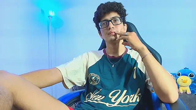 Snapshot of TylerWhite_ chatting on October 1, 3:45 am TylerWhite  online show from October 1, 3:45 am