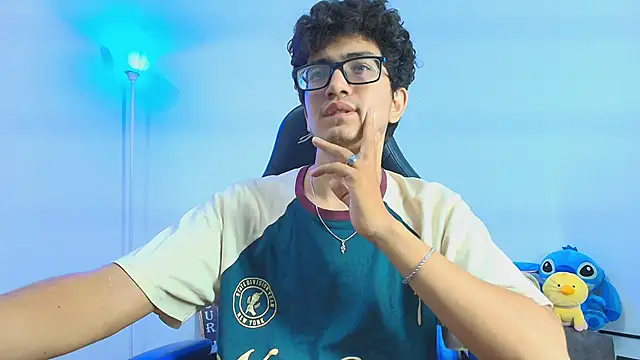 Snapshot of TylerWhite_ chatting on October 2, 3:46 am TylerWhite  online show from October 2, 3:46 am