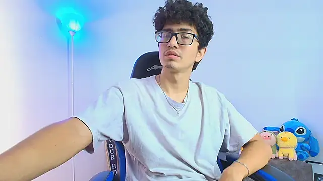 Snapshot of TylerWhite_ chatting on October 4, 1:20 pm TylerWhite  online show from October 4, 1:20 pm