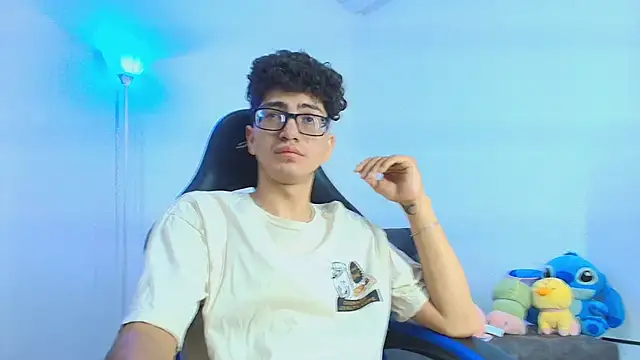 Snapshot of TylerWhite_ chatting on October 8, 4:43 am TylerWhite  online show from October 8, 4:43 am