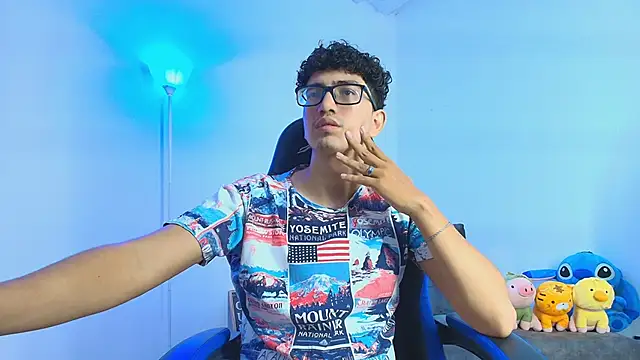 Snapshot of TylerWhite_ chatting on October 14, 7:58 pm TylerWhite  online show from October 14, 7:58 pm