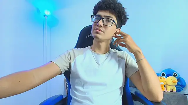 Snapshot of TylerWhite_ chatting on October 18, 4:15 am TylerWhite  online show from October 18, 4:15 am