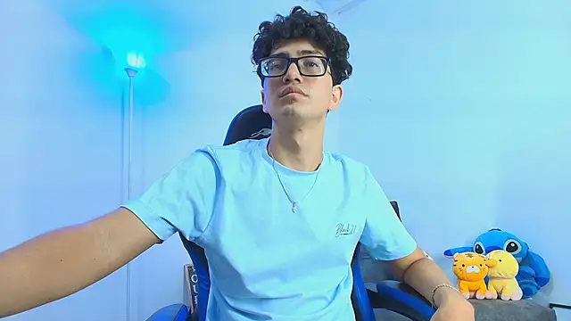 Snapshot of TylerWhite_ chatting on October 23, 3:50 am TylerWhite  online show from October 23, 3:50 am