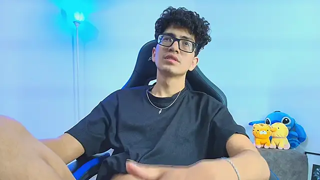 Snapshot of TylerWhite_ chatting on October 25, 3:25 am TylerWhite  online show from October 25, 3:25 am