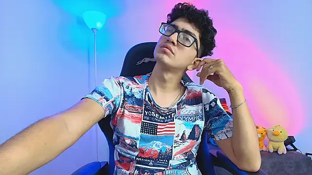 TylerWhite  online show from December 17, 4:29 am